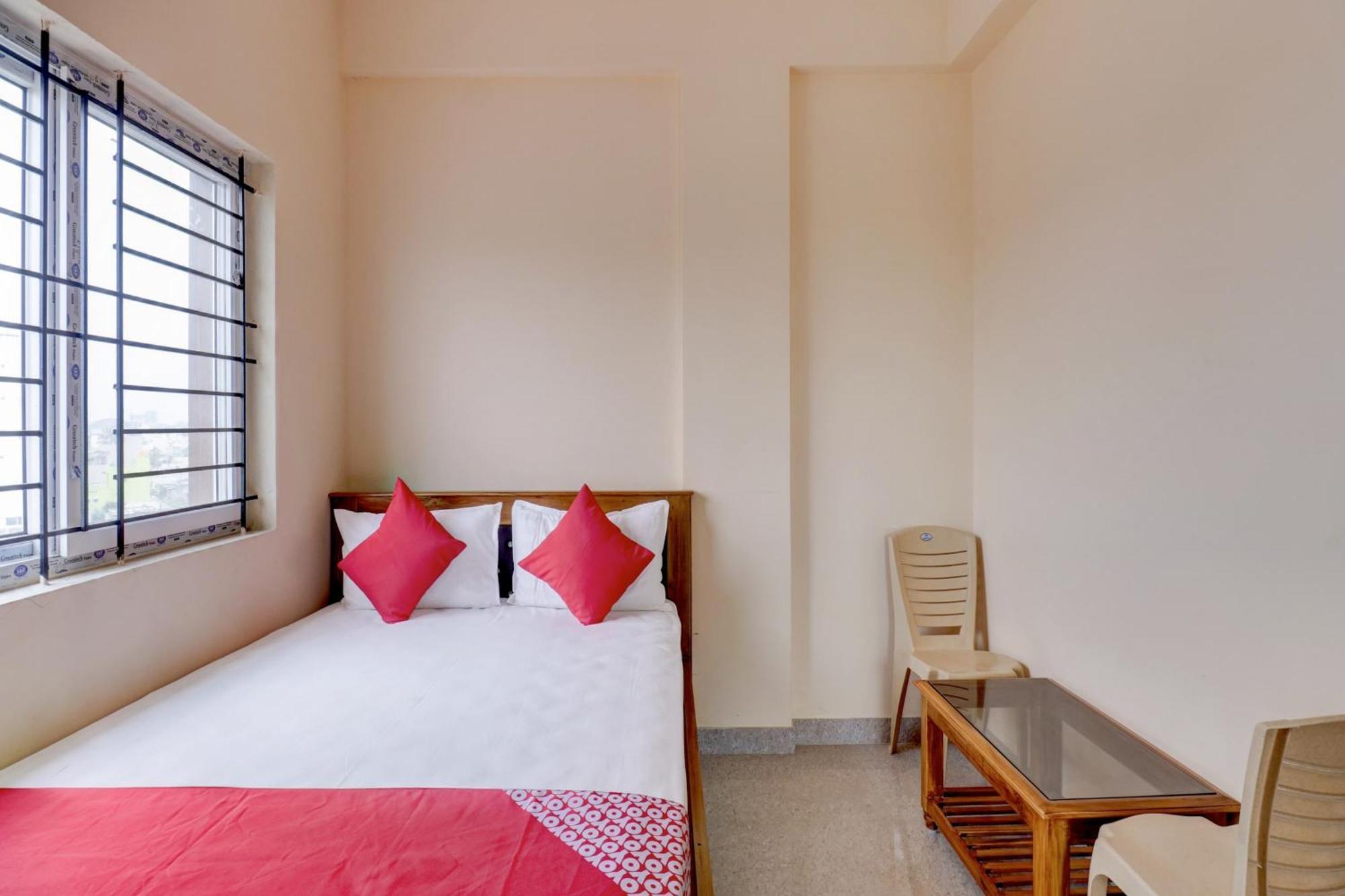Hotel Oyo Flagship Golden Treasury à Bangalore Extérieur photo
