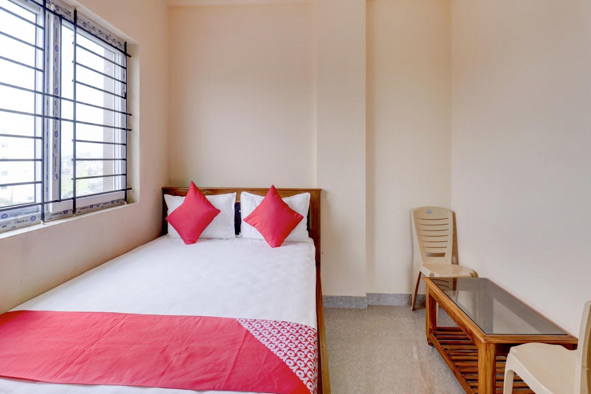 Hotel Oyo Flagship Golden Treasury à Bangalore Extérieur photo