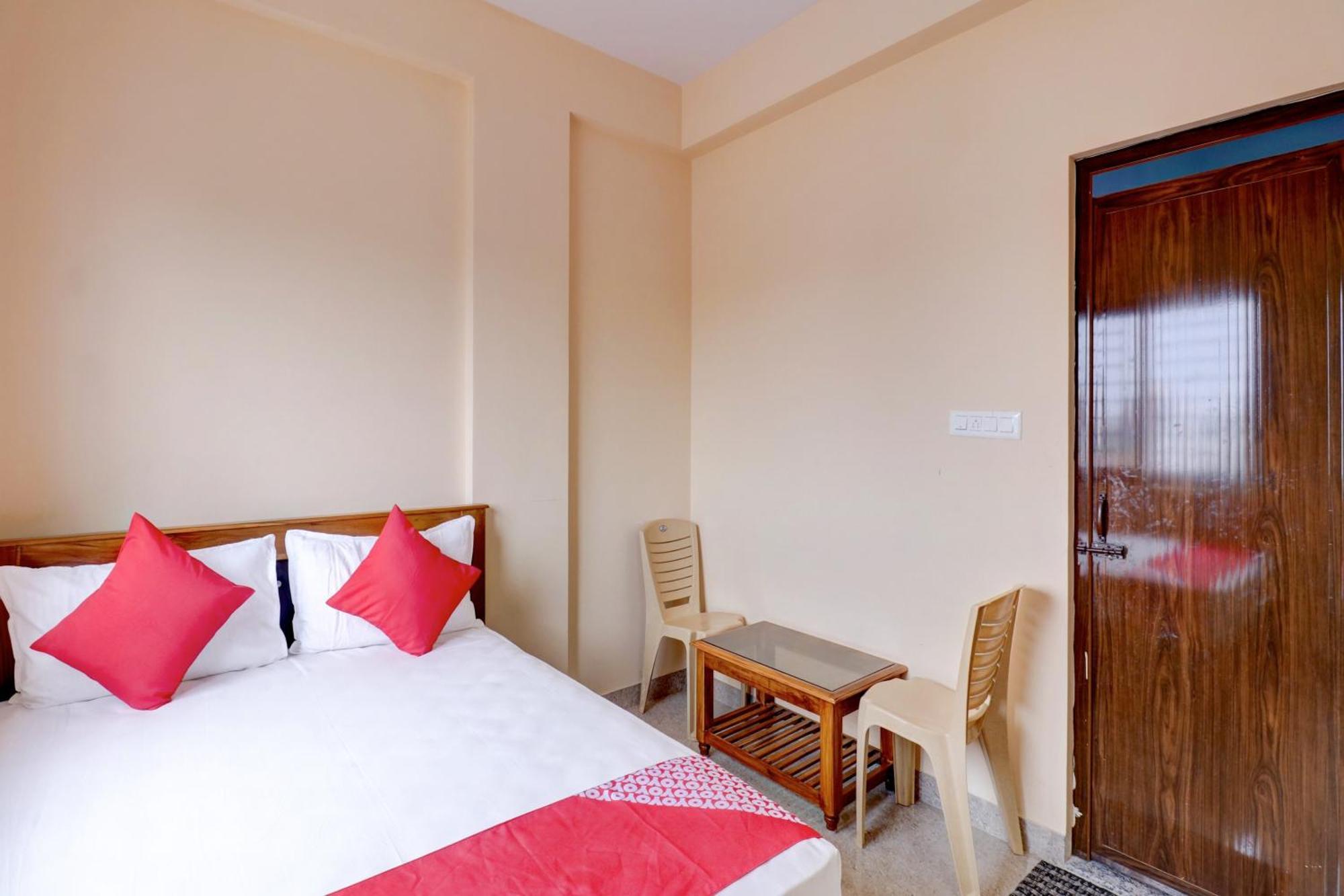 Hotel Oyo Flagship Golden Treasury à Bangalore Extérieur photo